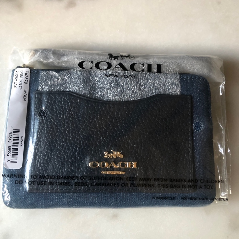 😱HTF Coach Denim Wristlet🌟FIRM